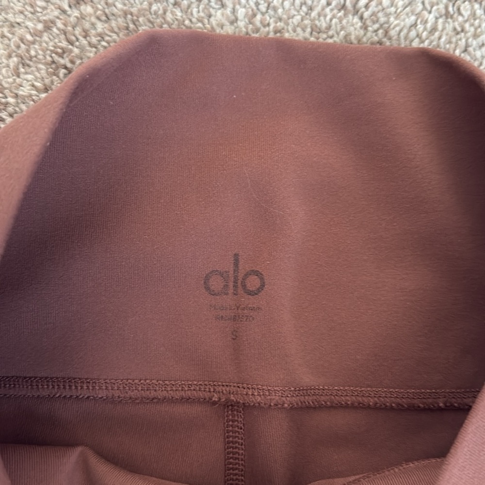 Alo yoga biker shorts - Picture 2 of 3